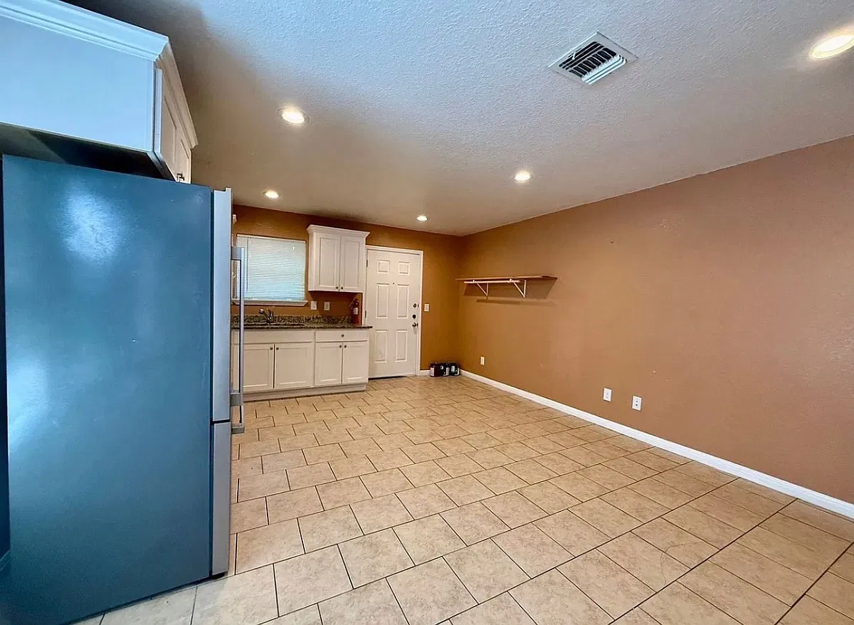 3 bed, 1218 sqft, $1,600 — Photo 3