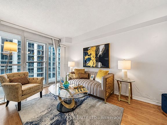 5th image of 761 Bay St Unit 1813