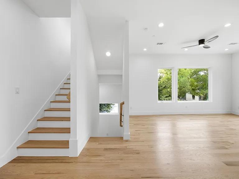 4605 Belmont Ave #202 — Photo 9