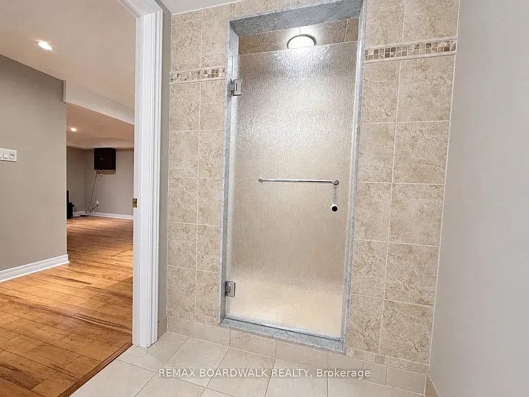 22 Bartley Cres — Photo 32