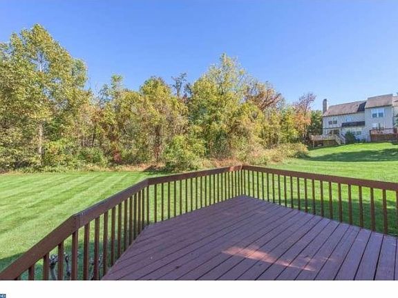 5th image of 13 Oxford Ct