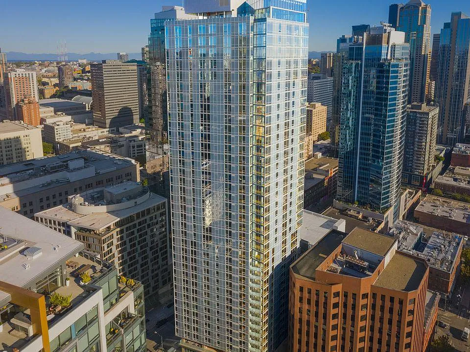 121 Stewart St #401