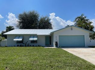 8954 SE Bobo Ct, Hobe Sound, FL 33455