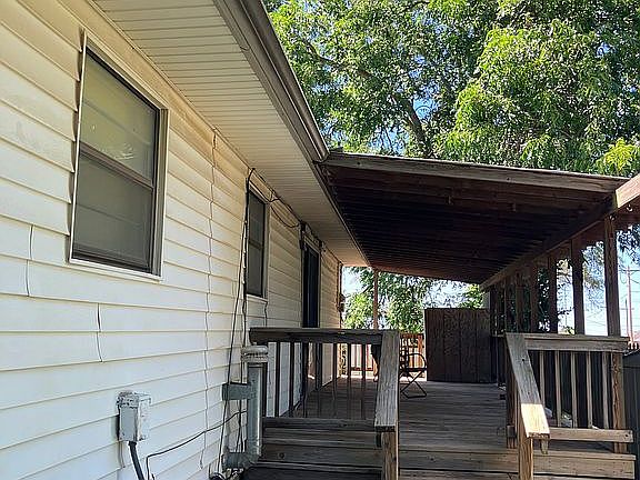 2nd image of 521 S Walnut Ave
