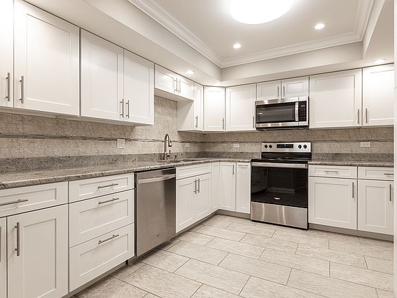 4th image of 9637 S Keeler Ave APT 2E