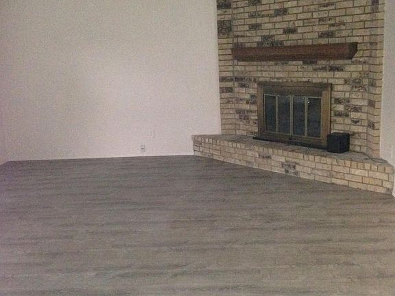 2nd image of 425 Sandy Knoll Dr