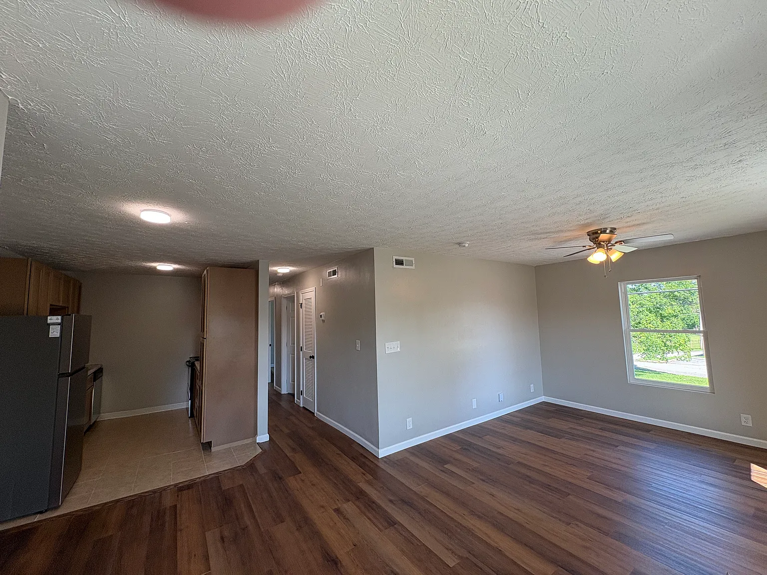 2 bed, 950 sqft, $1,350 — Photo 2