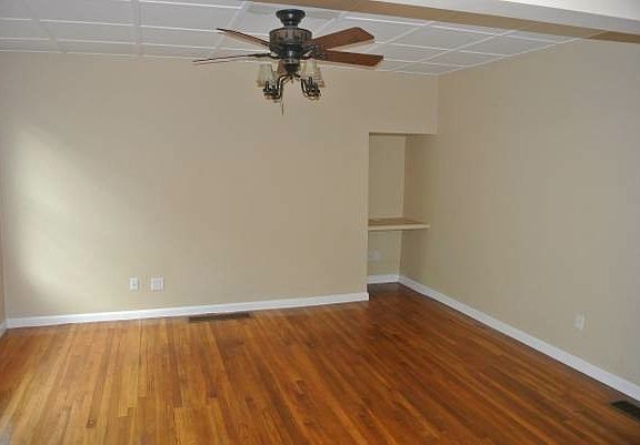 3rd image of 180 River St