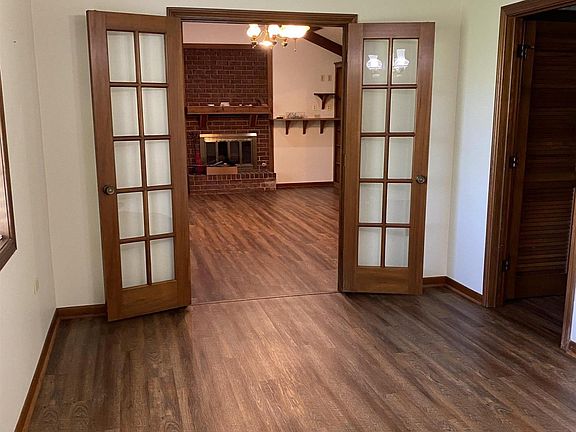 5th image of 303 Midland Dr
