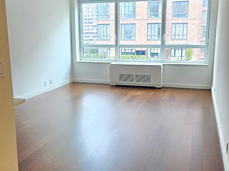 200 E 94th St #916 — Photo 6