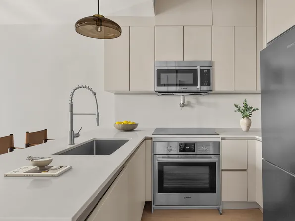 106 Jefferson Avenue image 2 of 10