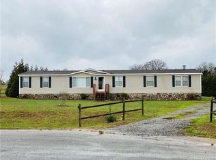 2305 Sawhorse Ct, Crouse, NC 28033