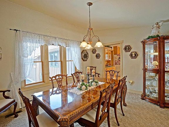 4th image of 221 Waterview Lane