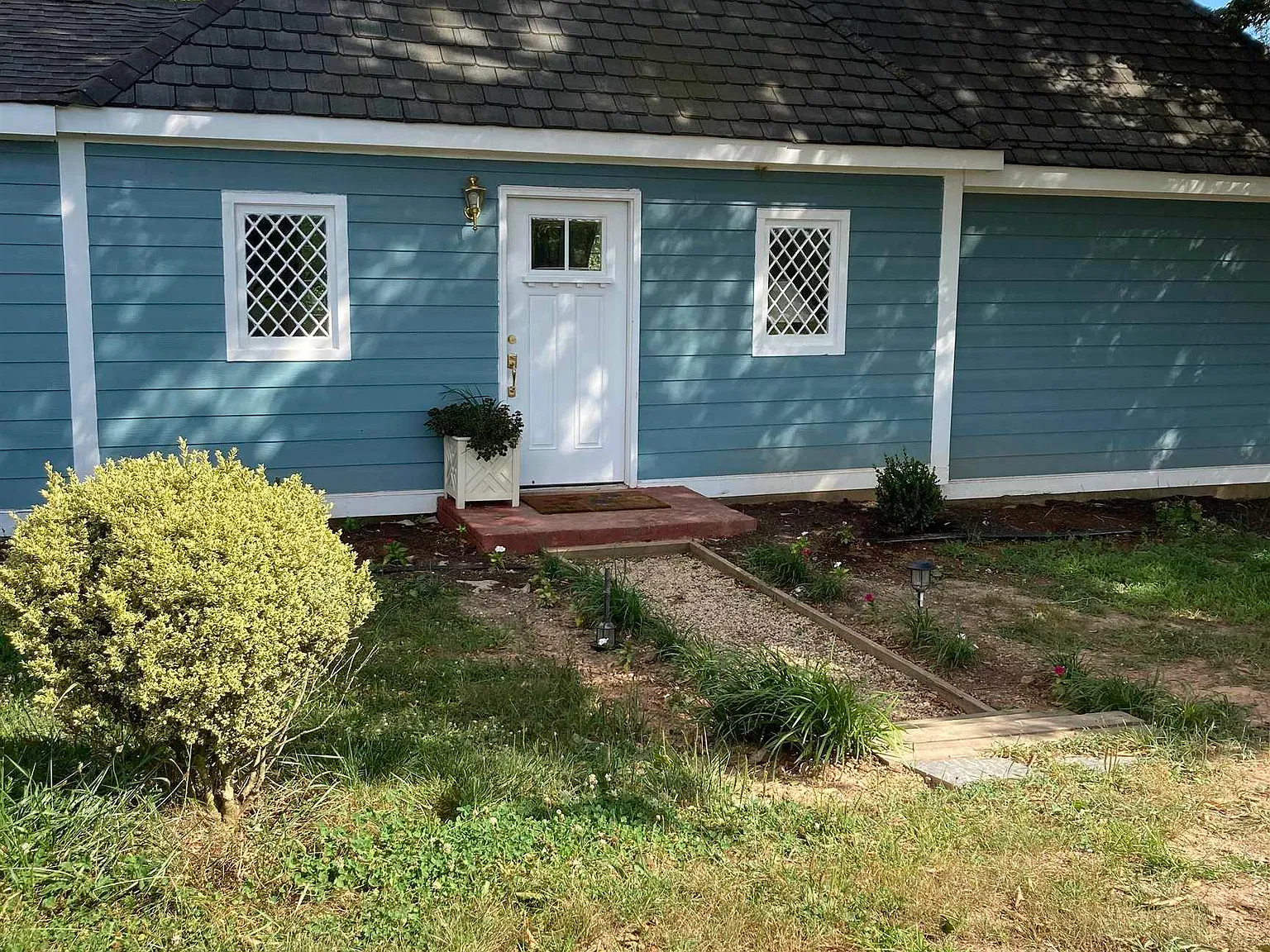 2 bed, 1.0 bath, $2,250 — Photo 1