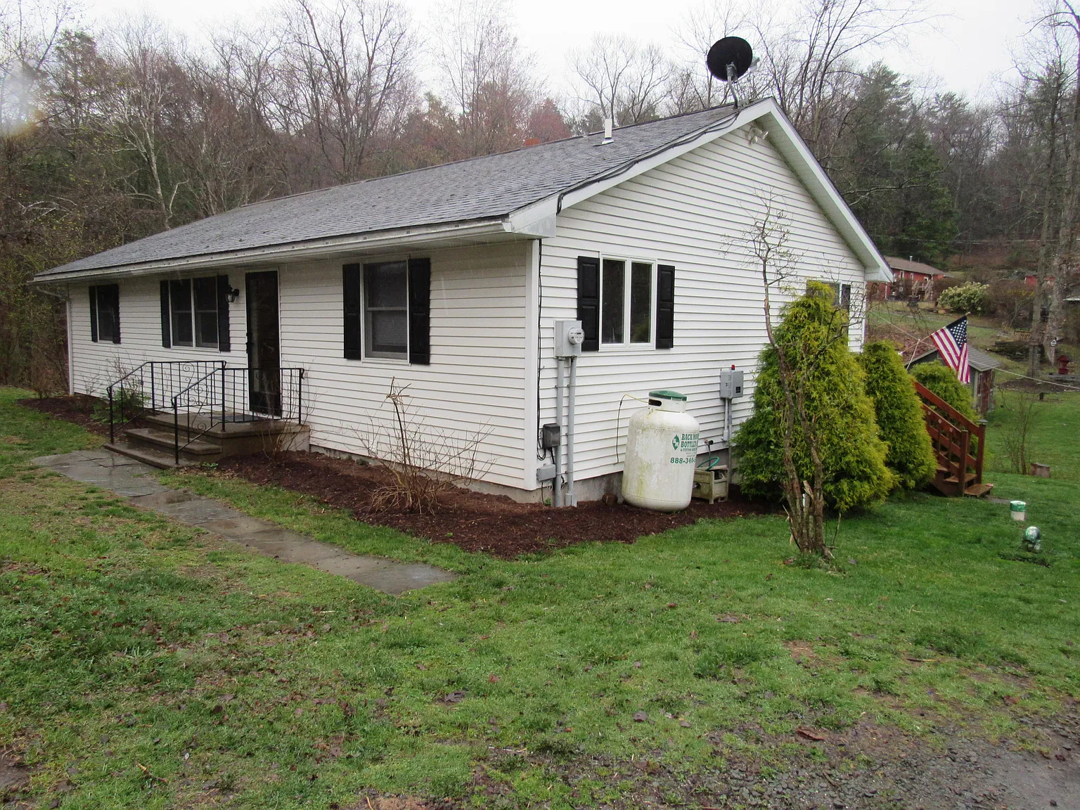 212 2nd Ln photo 1