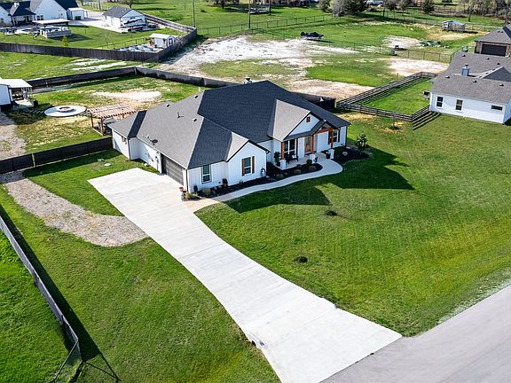 4th image of 111 Bluegrass Trl