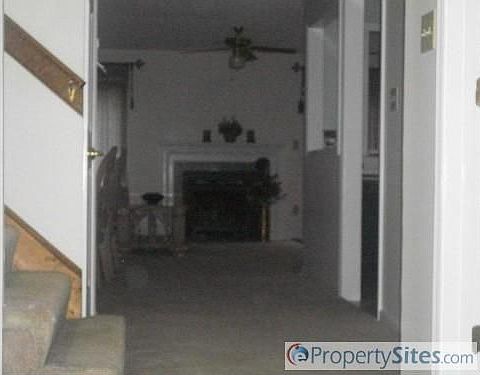 4th image of 27 Candlelight Ln