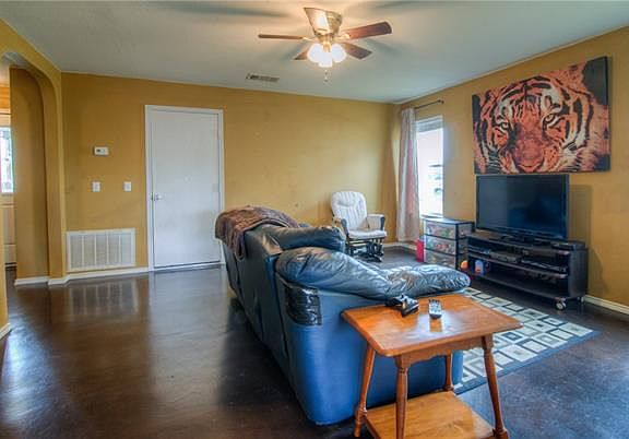4th image of 309 McCoy Ln