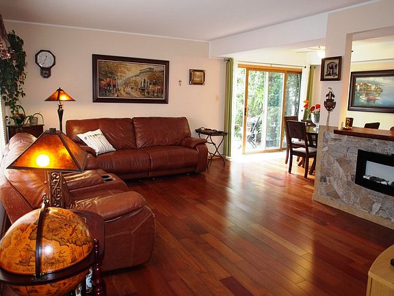 3rd image of 11020 Eagle Dr APT 4C