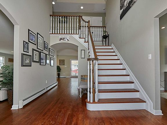 4th image of 2594 Seminole Ave