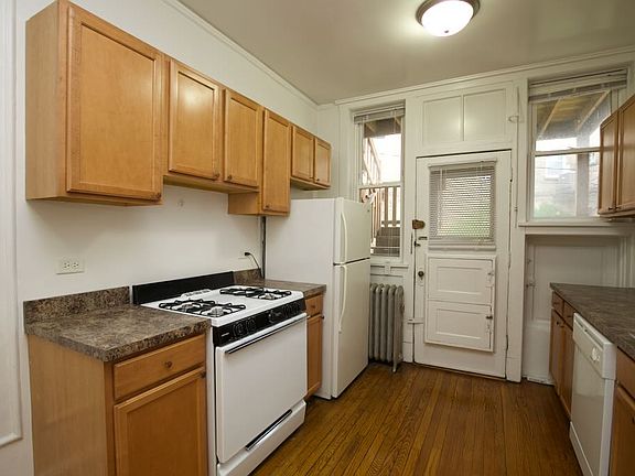 4th image of 2312 W Wilson Ave #2