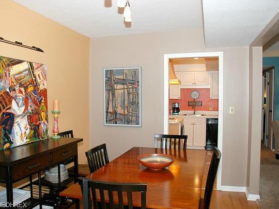 4th image of 25 Berkshire Ct APT 1A