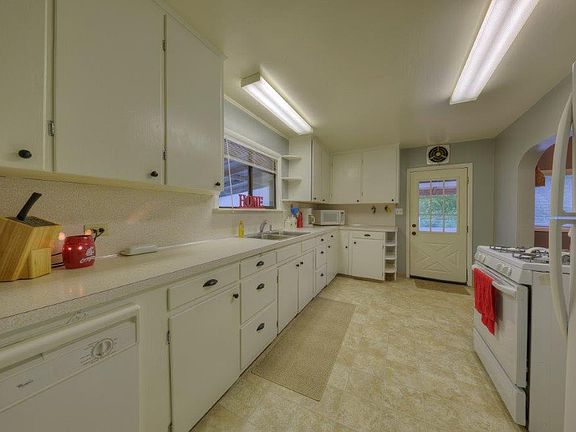 5th image of 3004 29th St E