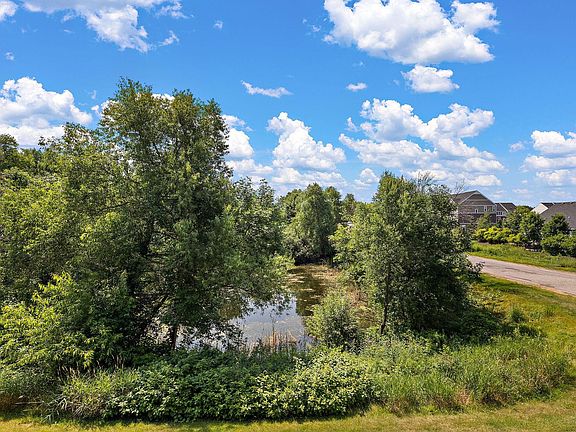 5th image of 497 Pleasant Ln