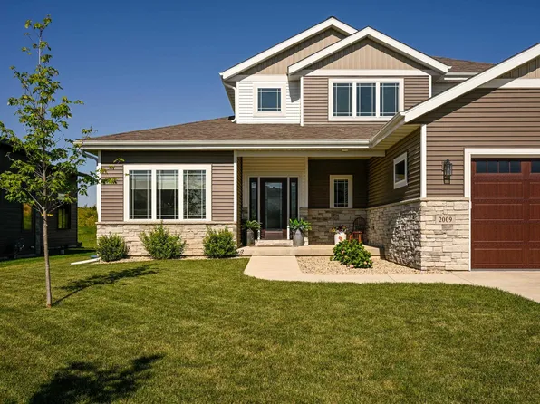 2009 Paris Ln, Cottage Grove, WI 53527