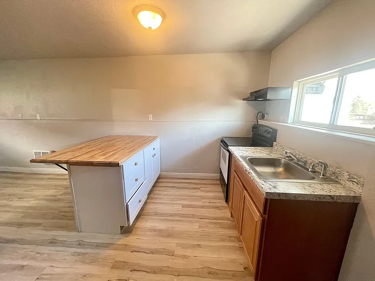 944 E 21st St #3 — Photo 5