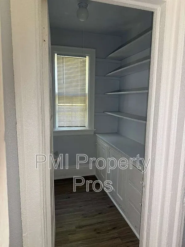 3 bed, 1.0 bath, $1,295 — Photo 1