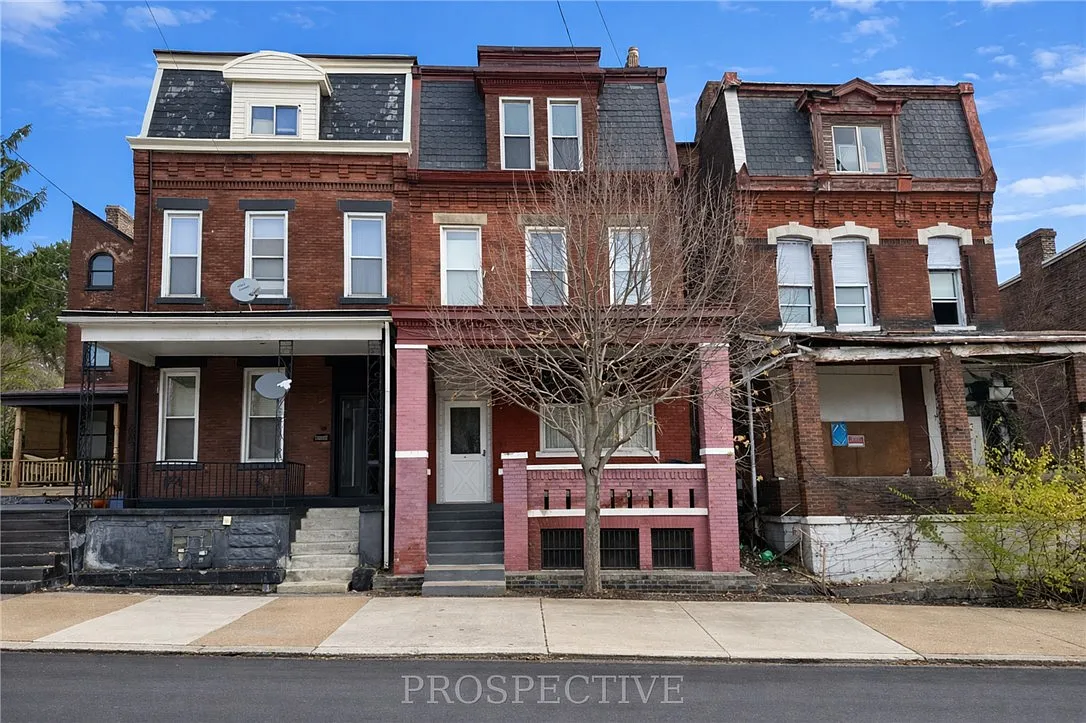 1722 Brighton Pl photo 1