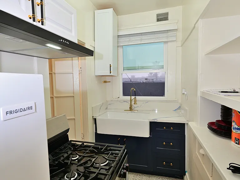 48 Navy St #16 — Photo 14