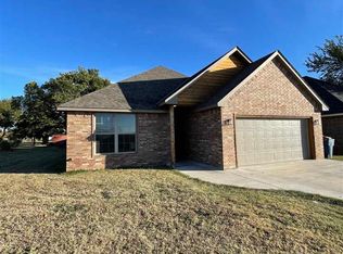 909 2nd St, Elgin, OK 73538