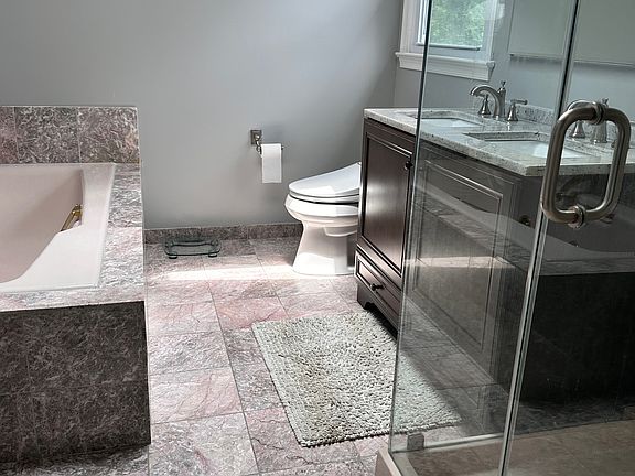 5th image of 1011 Heather Hill Ct