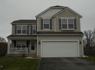 220 Sparrow Dr, Woodstock, IL 60098