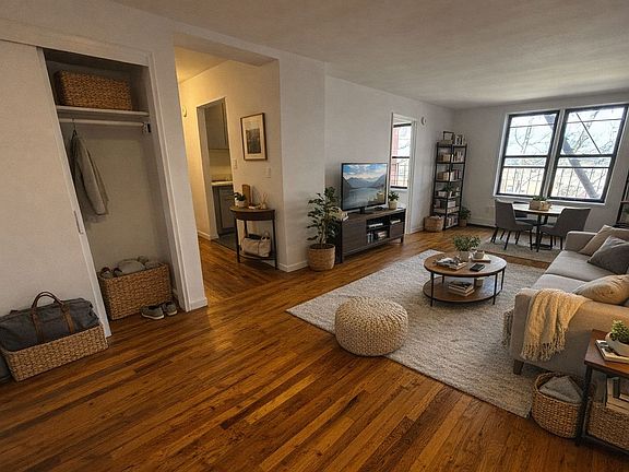4th image of 1344 University Ave Unit 1DS