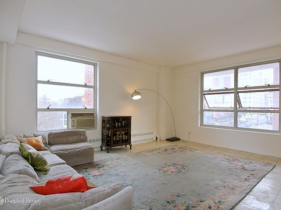 2nd image of 80 La Salle St APT 6F