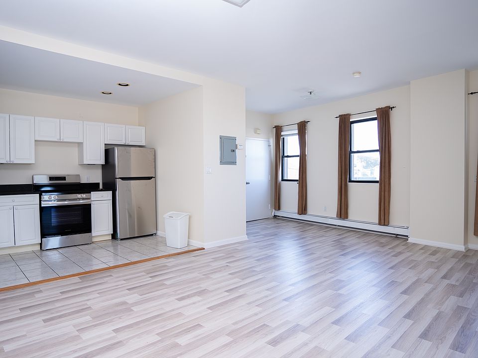 1st image of 4456 Broadway Unit 2W