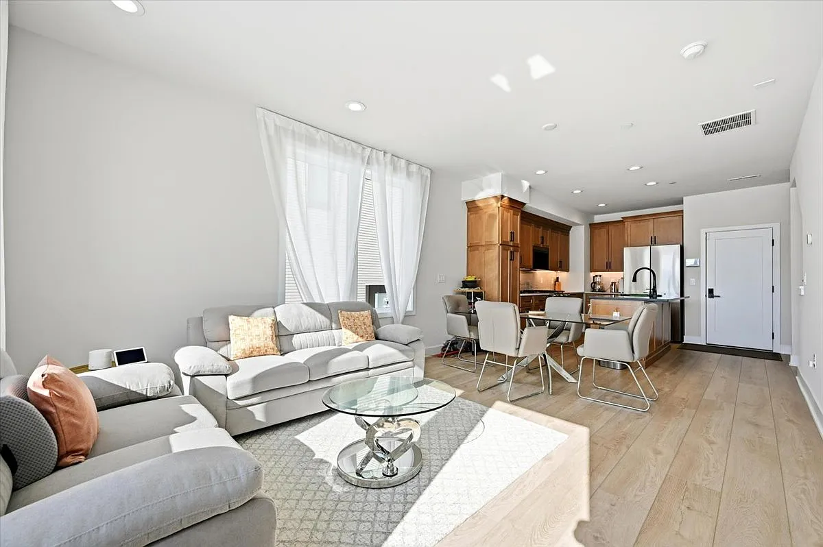 3 bed, 2.5 bath, 2000 sqft, $4,400 — Photo 4