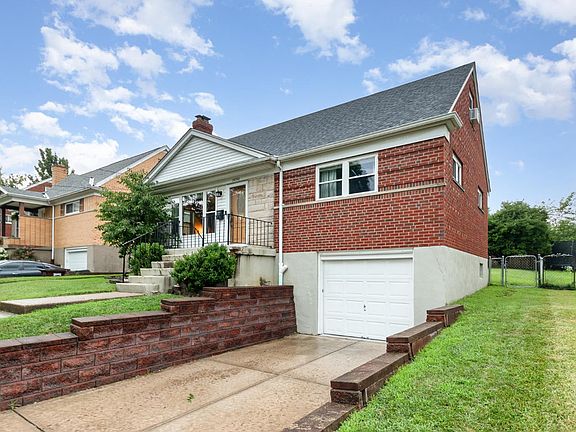3rd image of 3650 Edgebrook Dr
