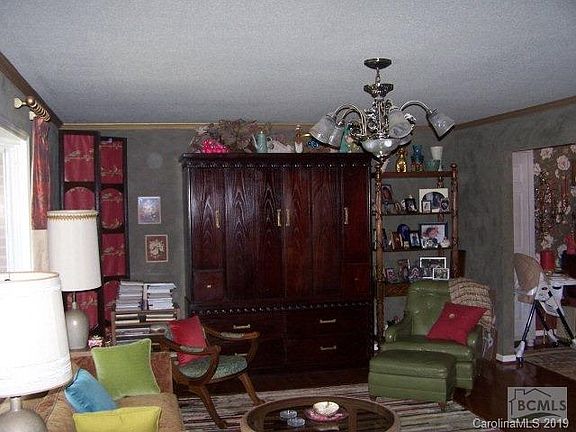 5th image of 104 Crestlane Dr