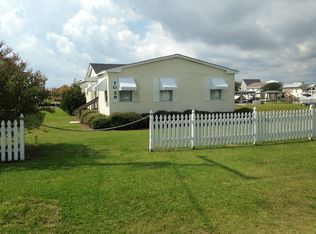 7059 7th St, Surf City, NC 28445