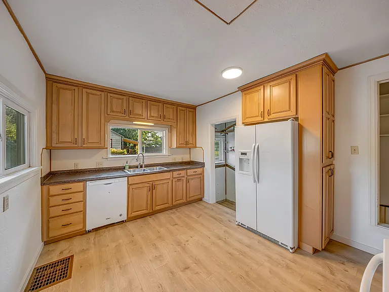 1445 Texas Ave #1 — Photo 6