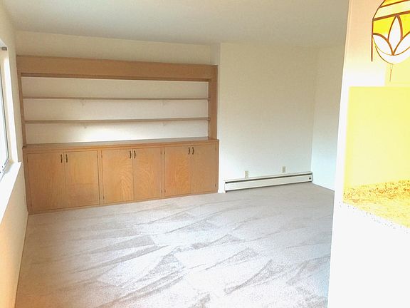 2nd image of 225 Catalpa St APT 307