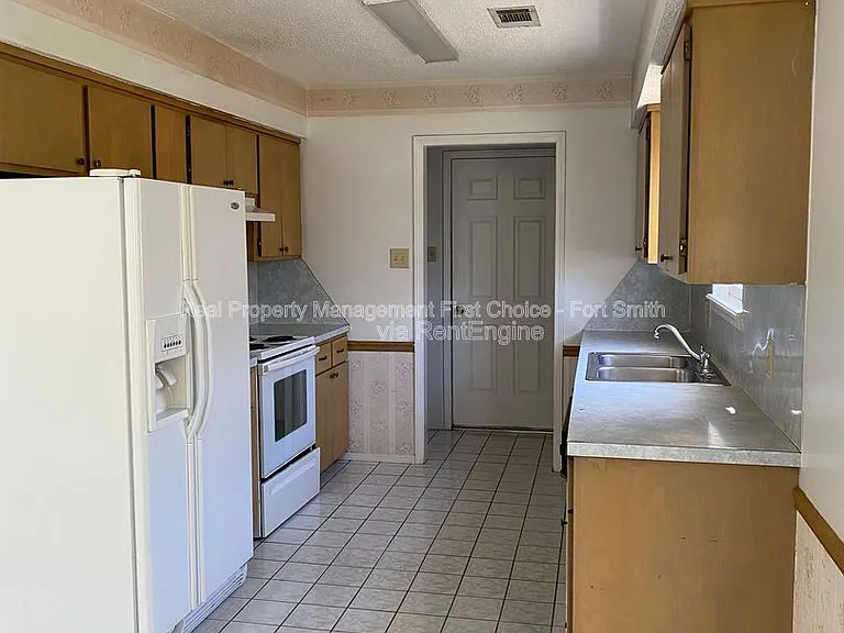 3505 Ridgeway Dr — Photo 5