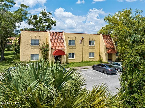 2nd image of 6646 LA MIRADA Drive E #4