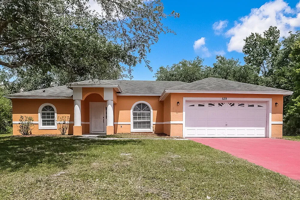 3 bed, 2.0 bath, 1640 sqft, $1,685 — Photo 1