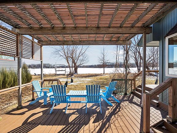 2nd image of 217 Peninsula Rd