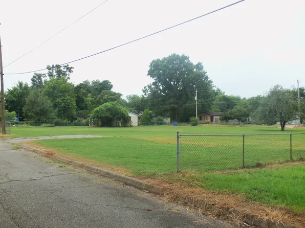 219 Nolan St, Piedmont, AL 36272